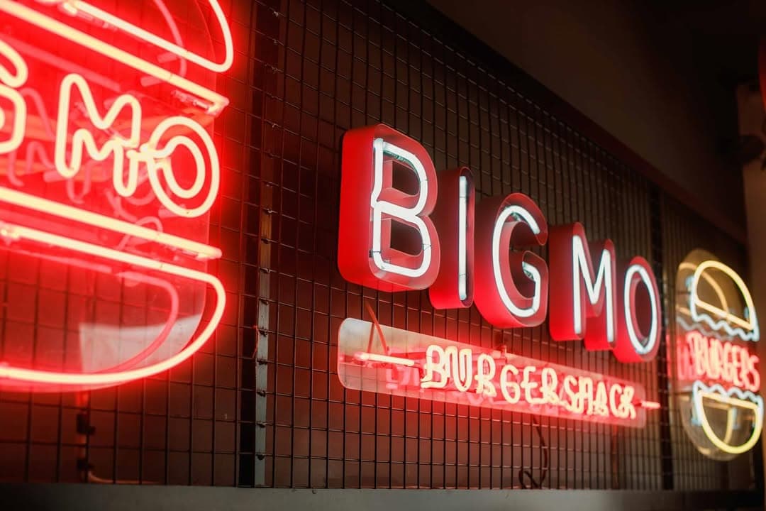 BIG MO burger meal photographed in detail