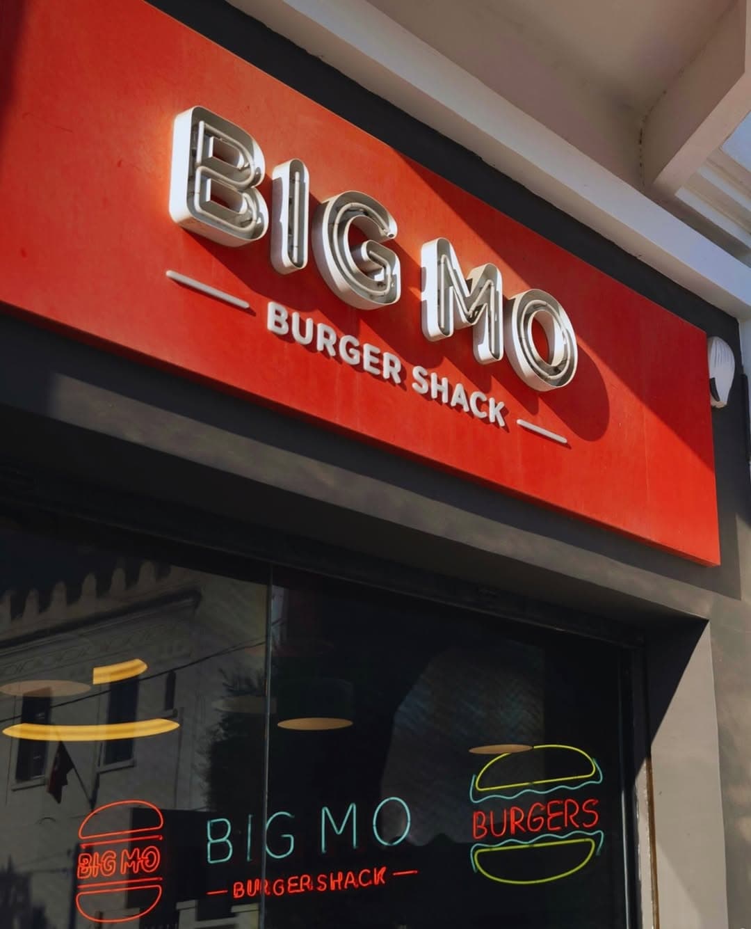 A late-night BIG MO restaurant moment