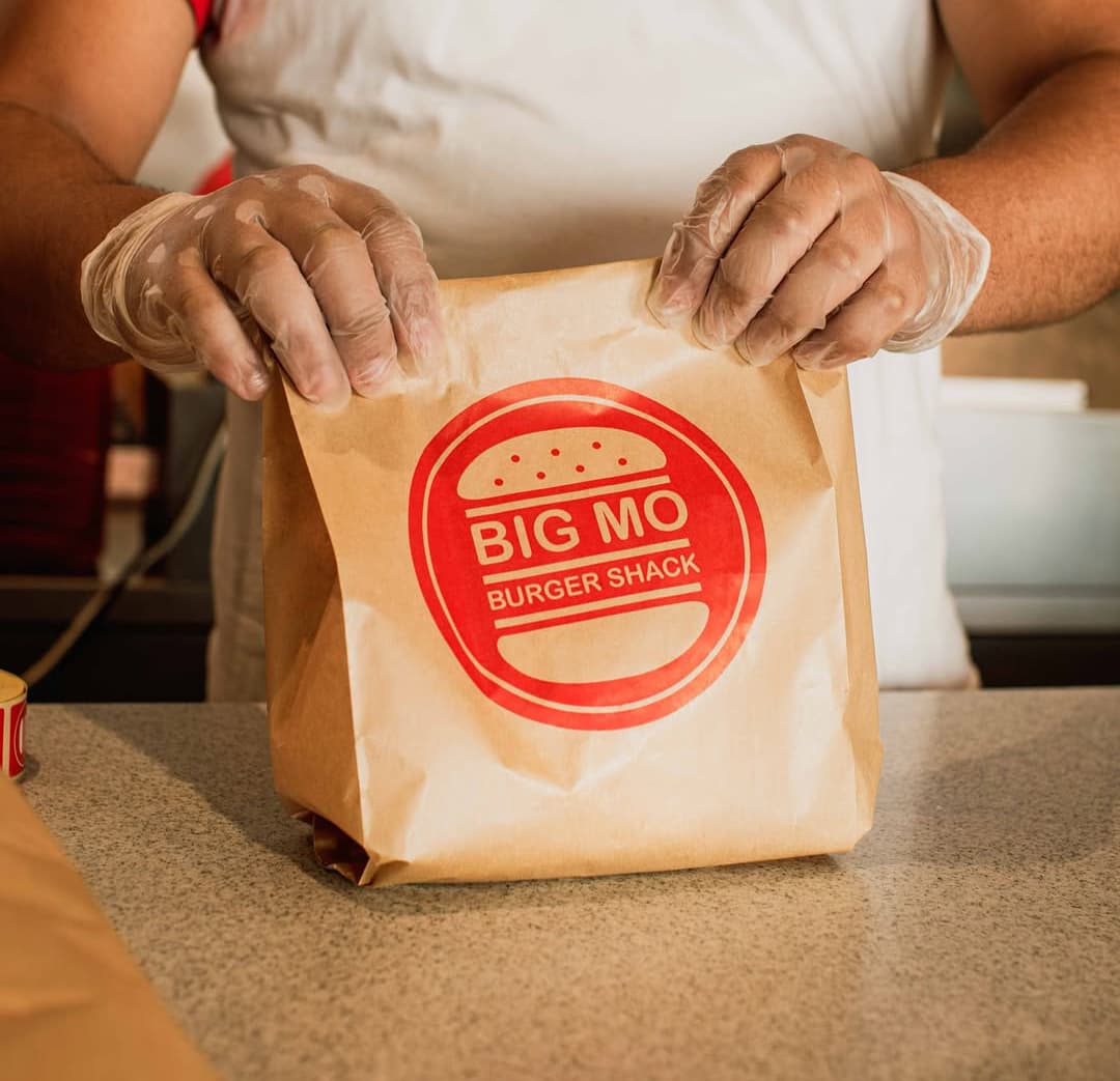 BIG MO neon burger sign